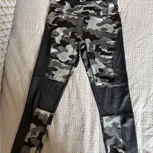90 Degree By Reflex Black and Gray Camo Leggings